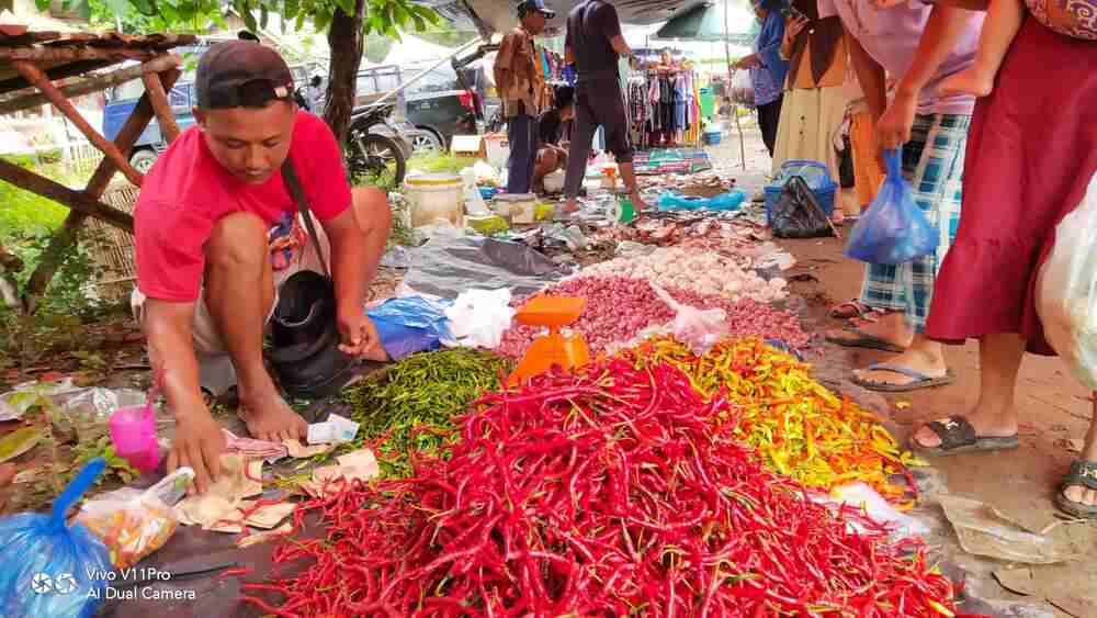 Tak Sebanding, Harga Bahan Pokok Naik, Harga Getah Malah Turun