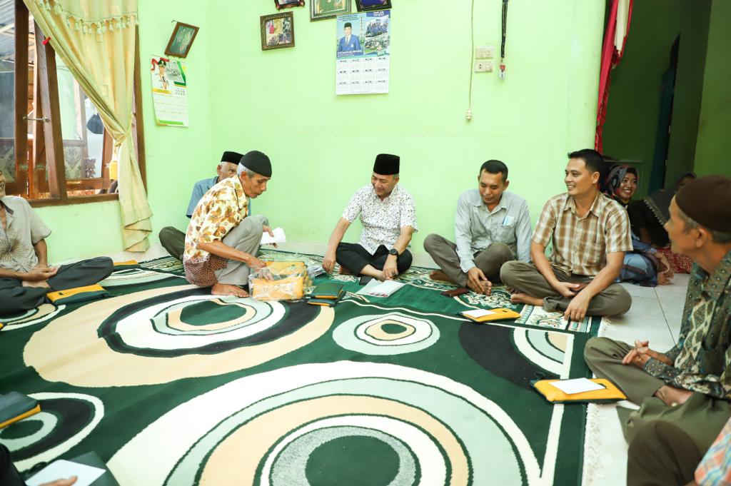 Alhamdulillah, Giliran Para Lansia di Kecamatan Plakat Tinggi Dapat THR Dari PJ Bupati Muba