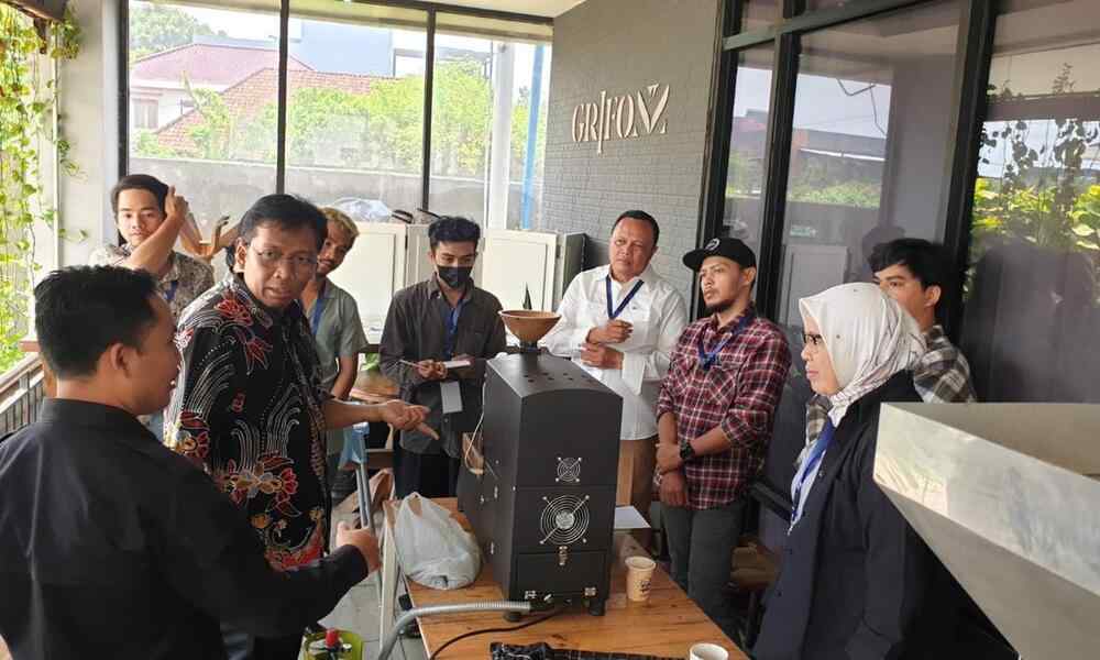 Tingkatkan SDM Bidang Roasting Kopi, Kementerian Koperasi UKM Lakukan Ini di Palembang 