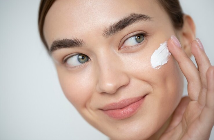 Inilah  8 Skincare Moisturizer Terbaik untuk Kulit Kering, Ampuh Lembabkan Kulit Seharian