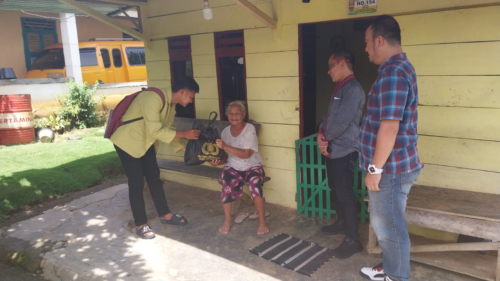 Raih Berkah Ramadhan, Satuan Intelkam Polres Lubuk Linggau Bersama BEM dan OKP Gelar Bakti Sosial