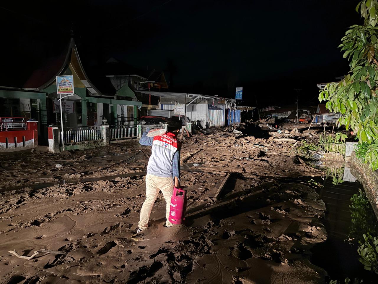 Pertamina Patra Niaga Regional Sumbagut Salurkan Bantuan LPG ke Sibolga dan Pulau Nias yang Terisolir