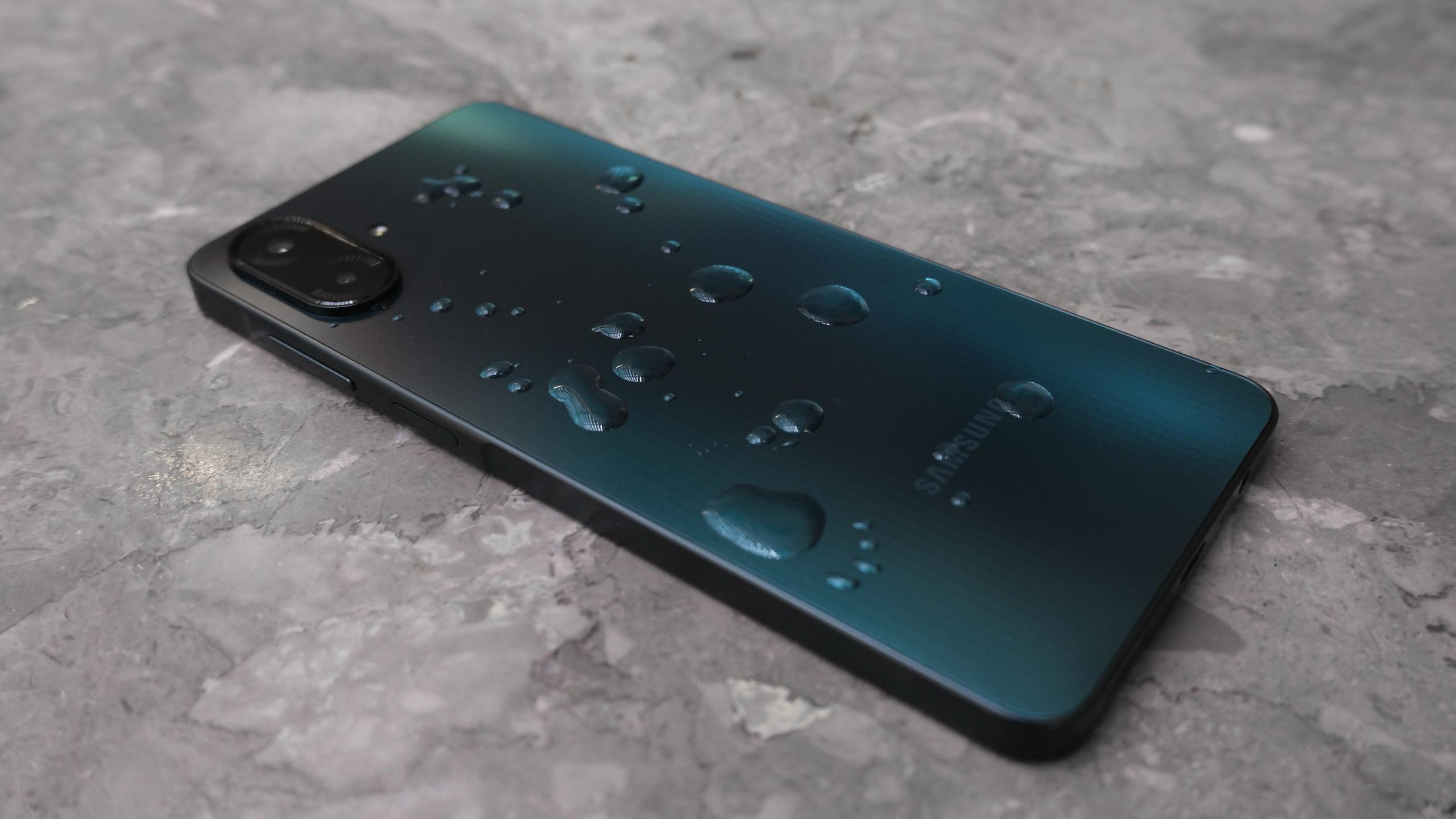 Cuma Punya Budget Sejutaan? Ini 5 Hal Penting Sebelum Beli HP Biar Gak Nyesel!