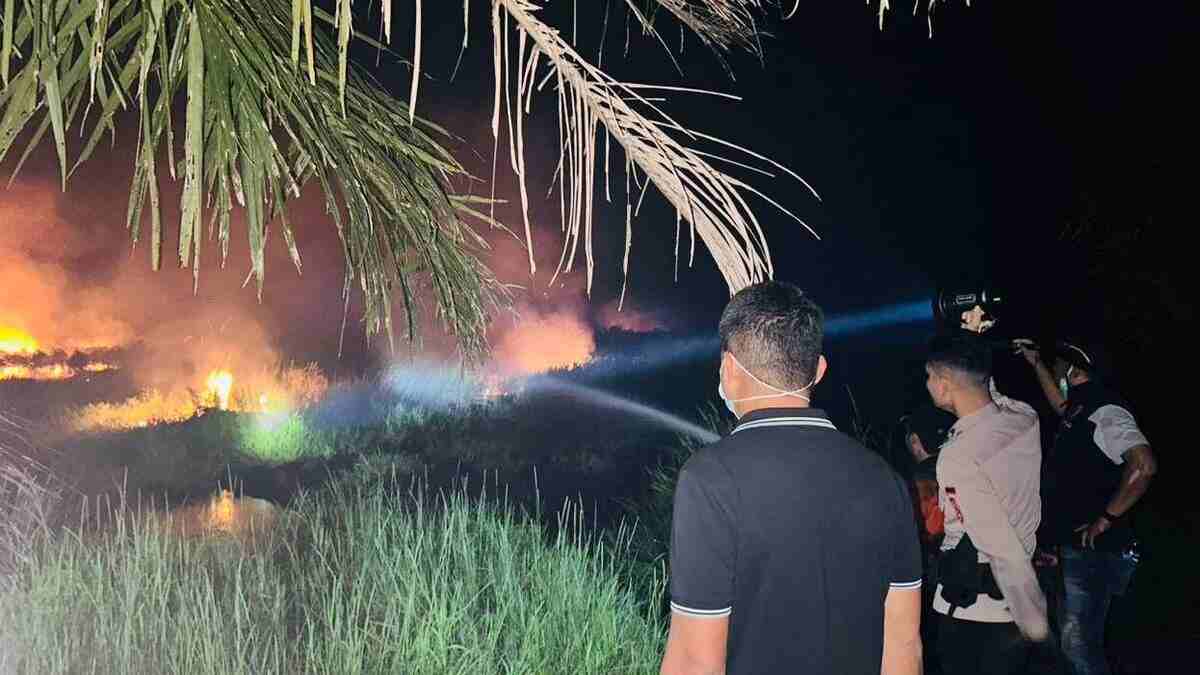 Kapolres Ogan Ilir Terjun Langsung ke Lapangan, Pimpin Padamkan Api di titik Hotspot Desa Lorok Indralaya