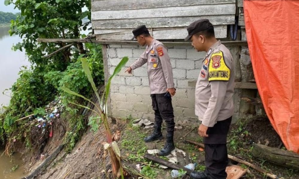 Rumah Warga Ogan Ilir Kini Longsor, Semua Penghuni Evakuasi 