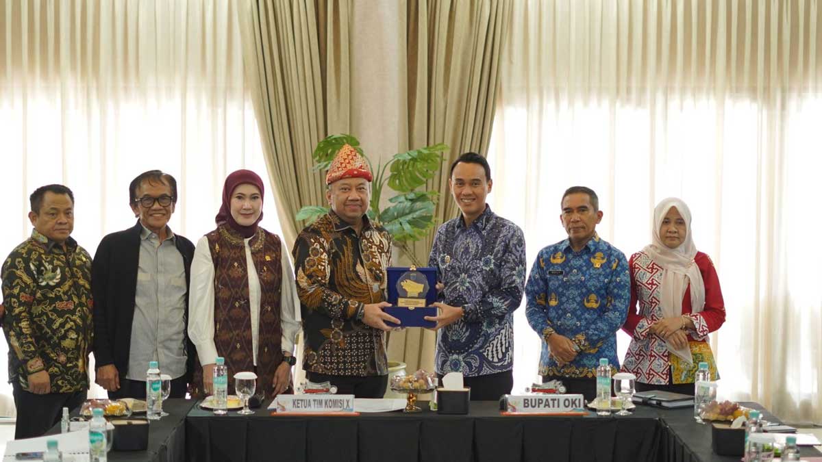 Status PPPK Tapi Gaji Turun? Bupati OKI Bongkar Nasib Miris Guru Paruh Waktu ke DPR RI