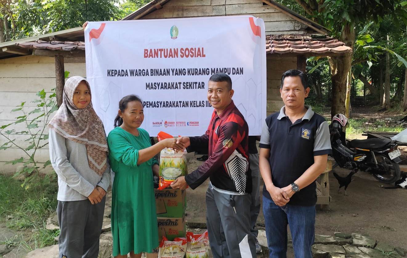 Wujud Peduli Sesama, Lapas Sekayu Berikan Bantuan Sosial ke Masyarakat Sekitar