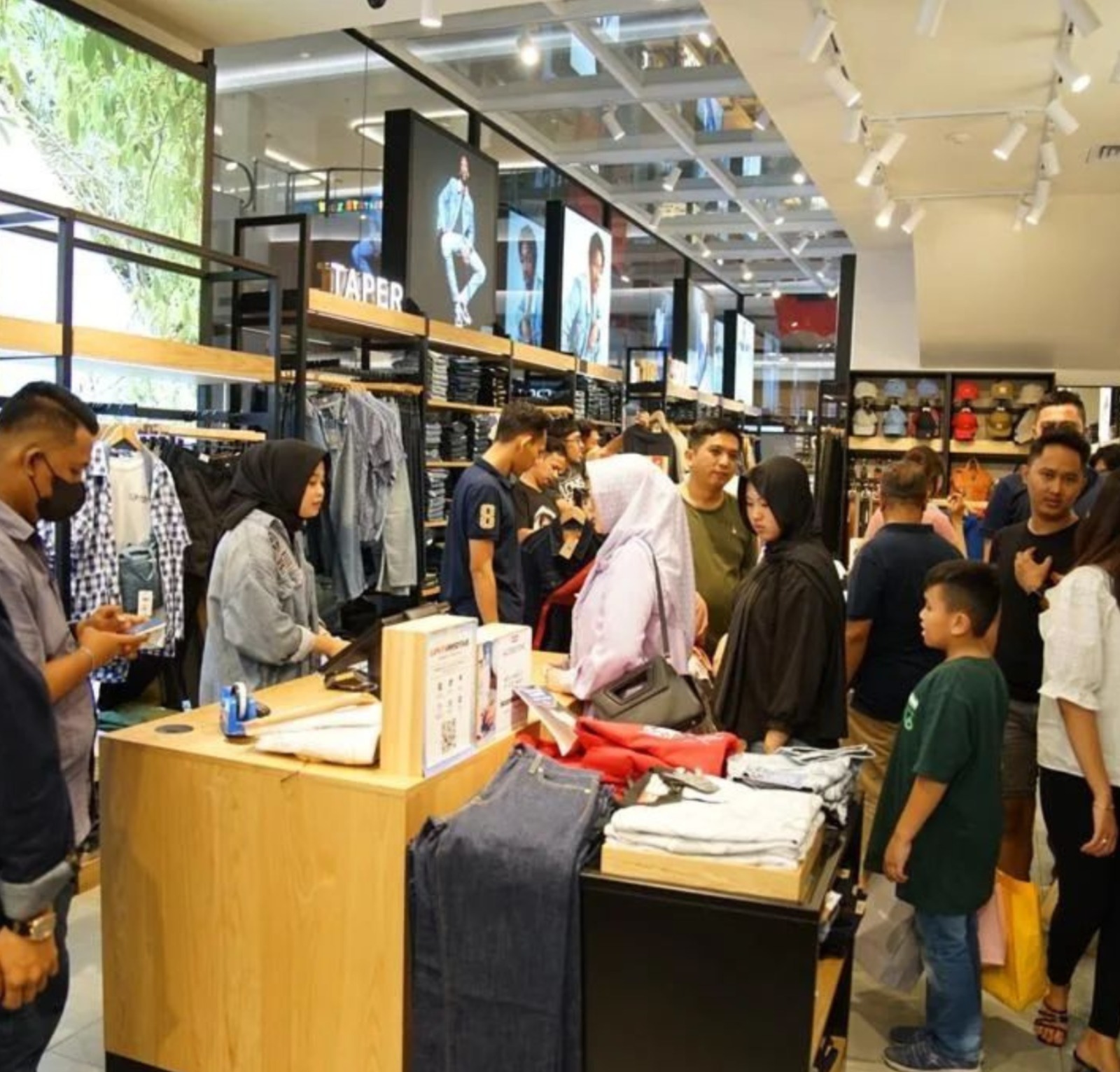 Midnight Shopping di Palembang Indah Mall, Diskon Hingga 70 Persen, Siapkan Grand Prize Mobil