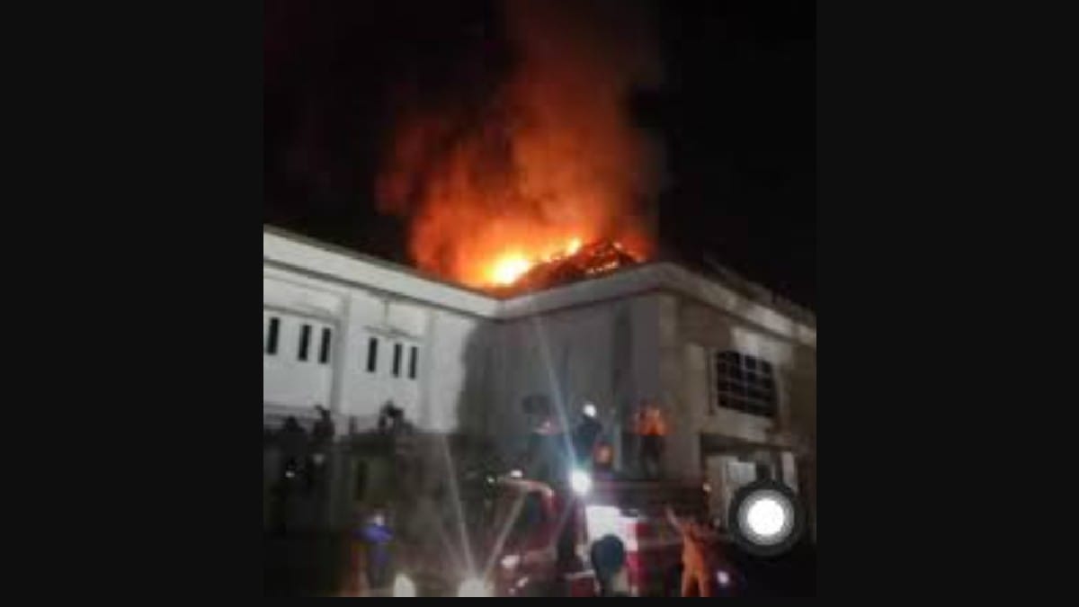 Kantor Pemkab OKU Kebakaran, Terindikasi Api Berasal dari Atap Gedung