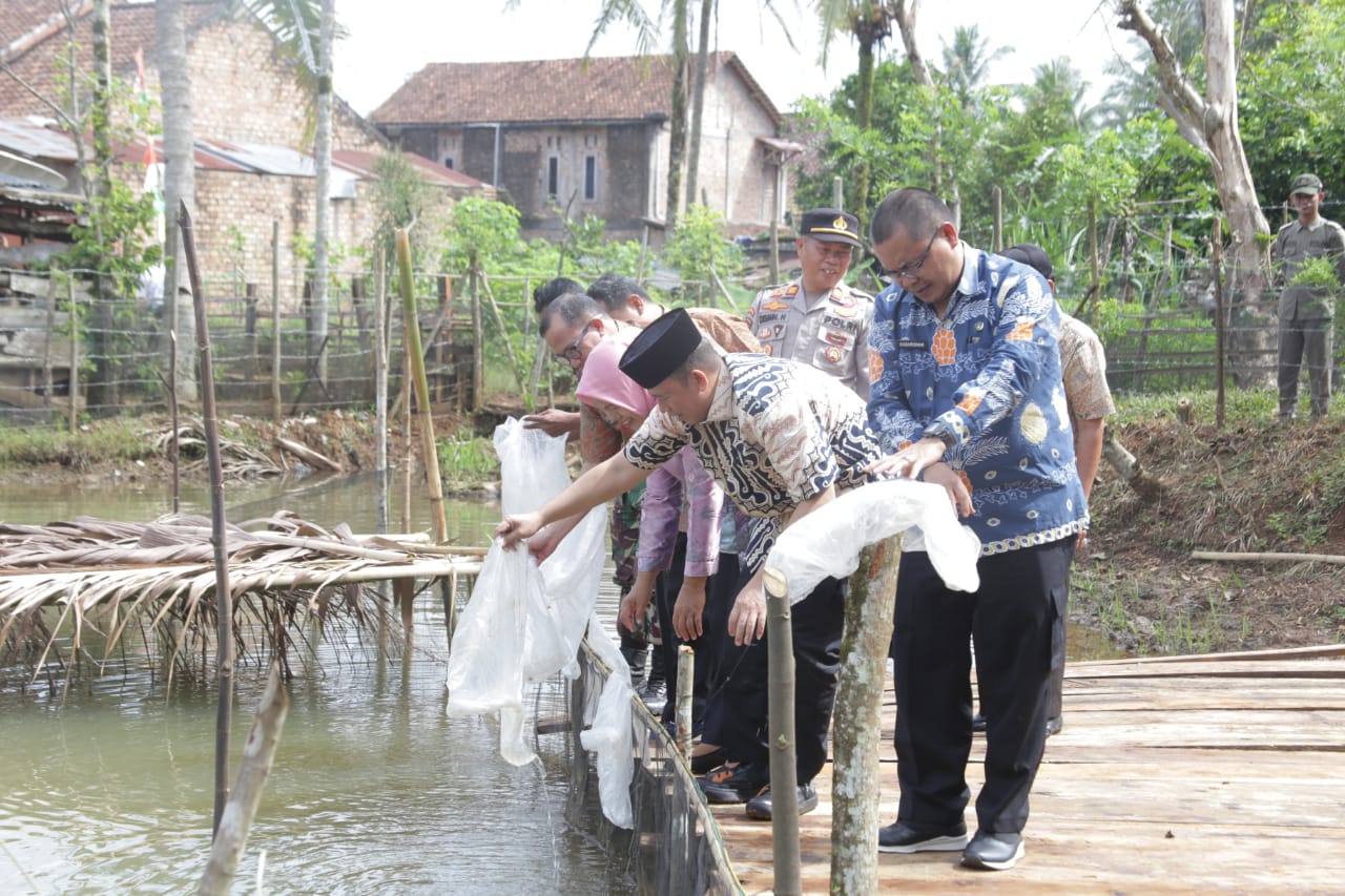 Teddy Kunjungi Desa Bunga Tanjung Ajak Warga Bersilahturahmi