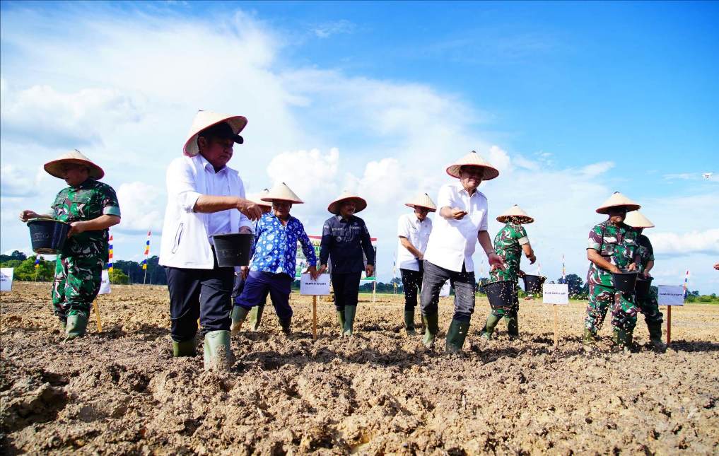 Gubernur Sumsel dan Bupati Muba Resmikan Tanam Perdana Cetak Sawah Rakyat di Sekayu