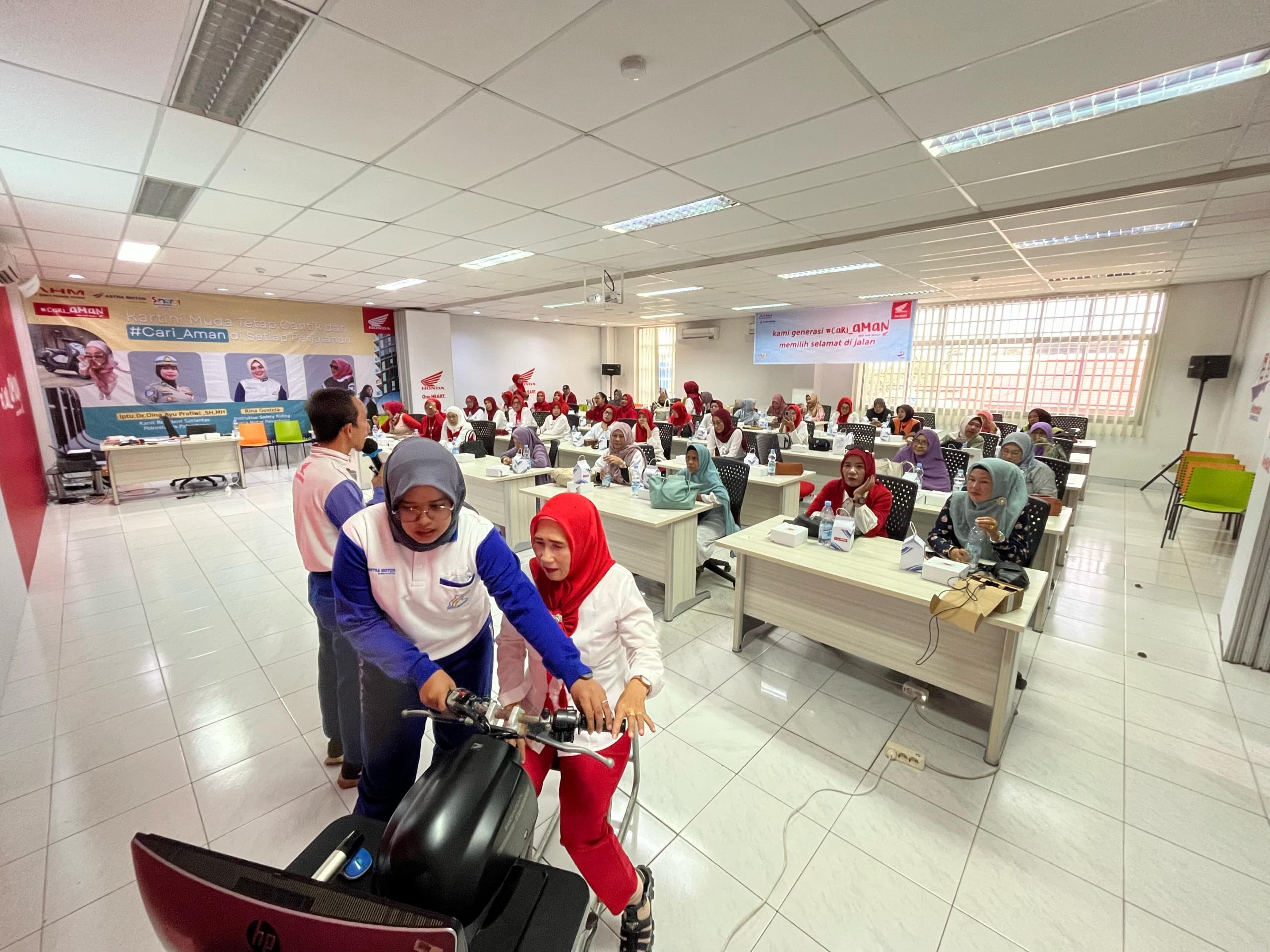 Astra Motor Sumsel Ajak Perempuan Pelaku UMKM Gaungkan Keselamatan Berkendara Lewat Seminar Safety Riding