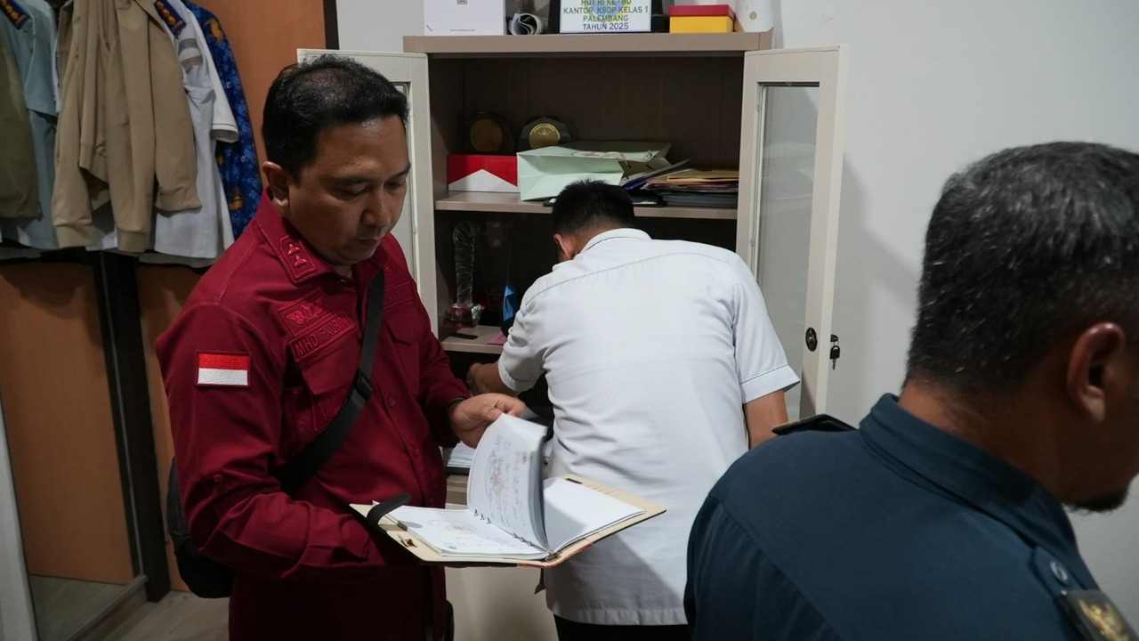 Geledah Rumah hingga Kantor KSOP, Kejati Sumsel Temukan Uang dan Barang Bukti