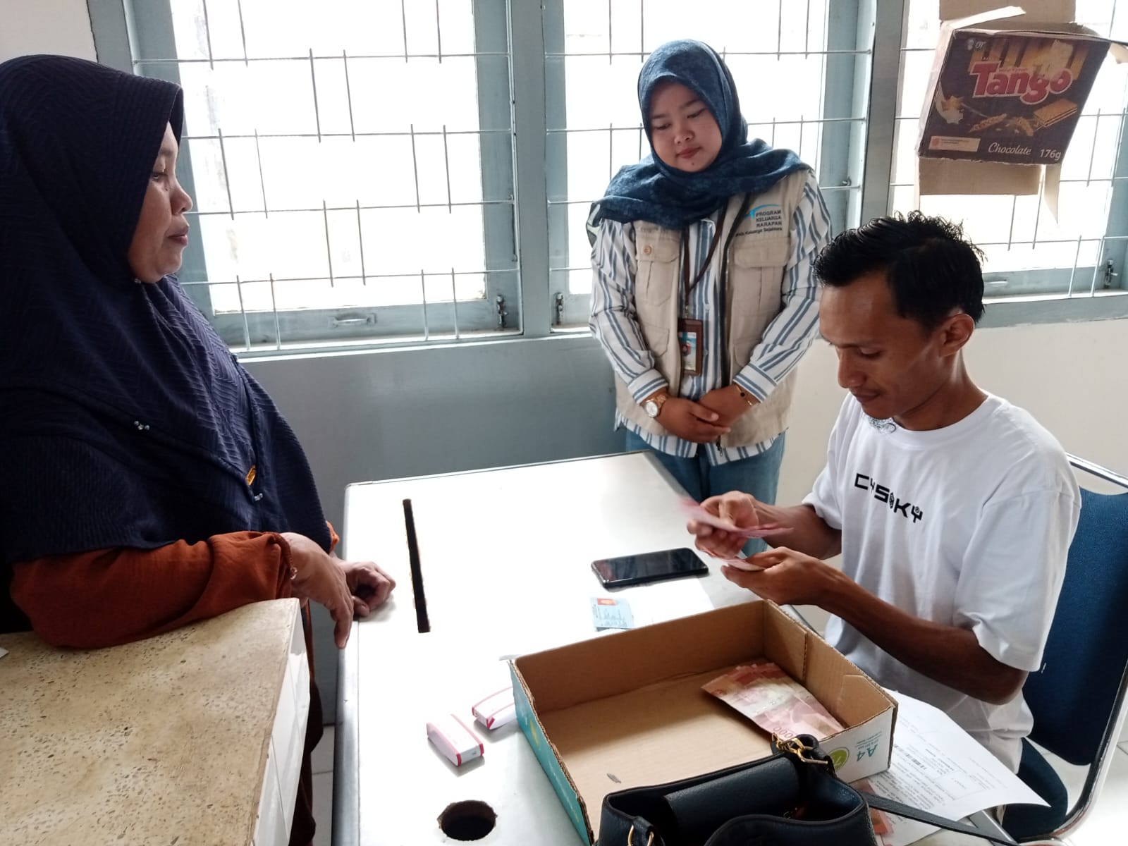 4 Bansos dibagikan Mulai Besok, Mulai Dari Barang Sampai Uang Tunai, Masyarakat diharapkan Bersiap!