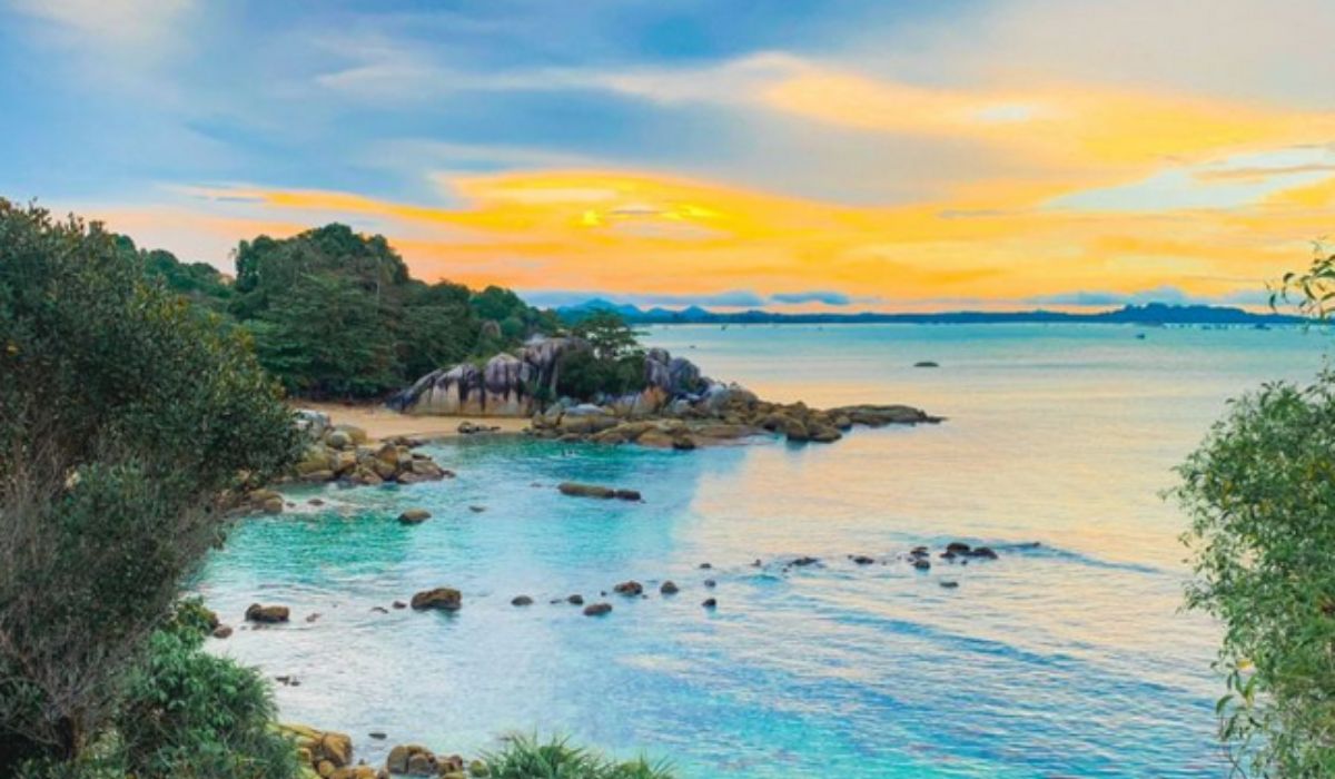 Wisata Alam Tersembunyi di Pulau Bangka, Panorama Indah Diapit 2 Pantai Populer di Sungailiat