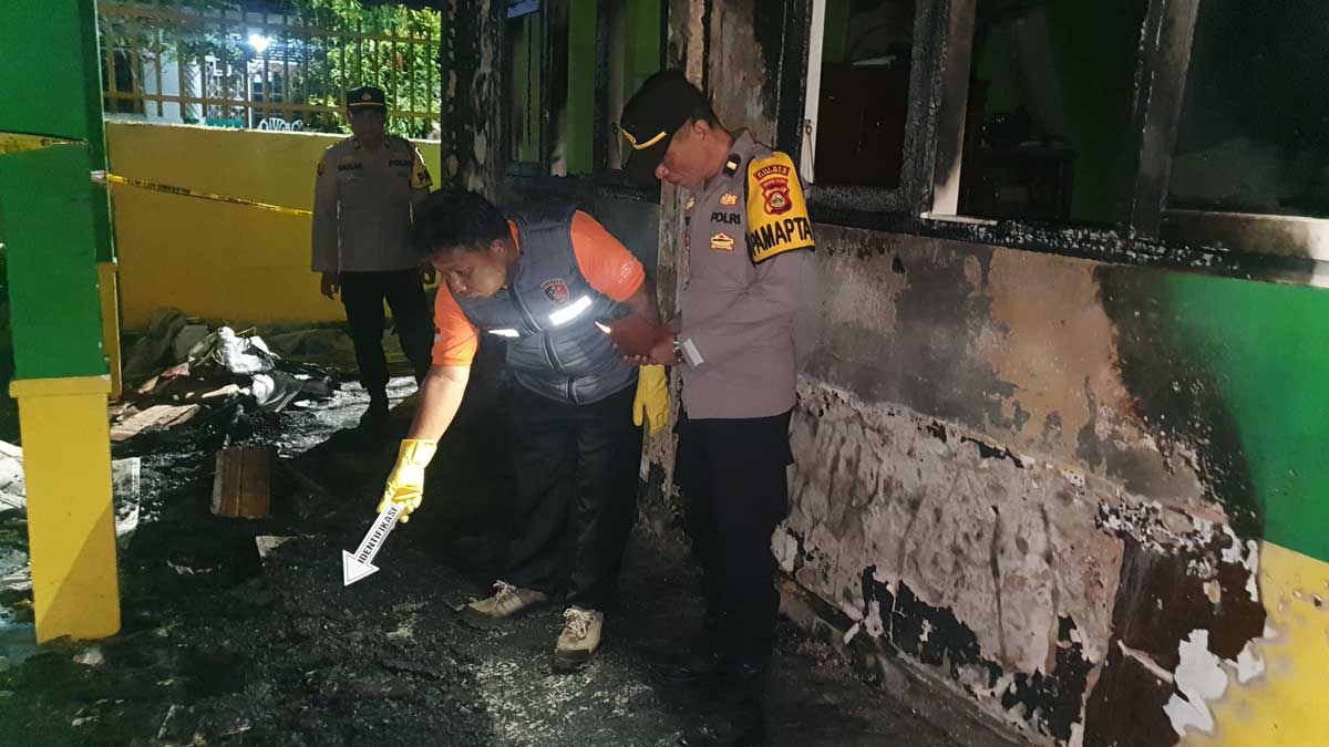 2 Kebakaran Dalam Semalam, Warga Prabumulih Panik Lihat Api di Makam dan Sekolah