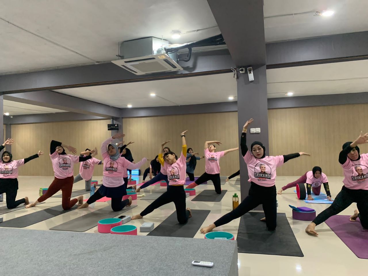 Sukarelawan Ganjar Ajak Perempuan Milenial Hidup Sehat dengan Yoga
