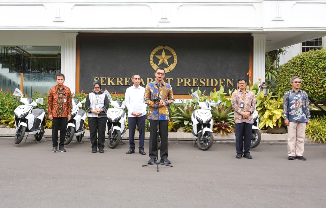 PLN Serahkan Sertifikat Energi Terbarukan untuk 5 Istana Kepresidenan