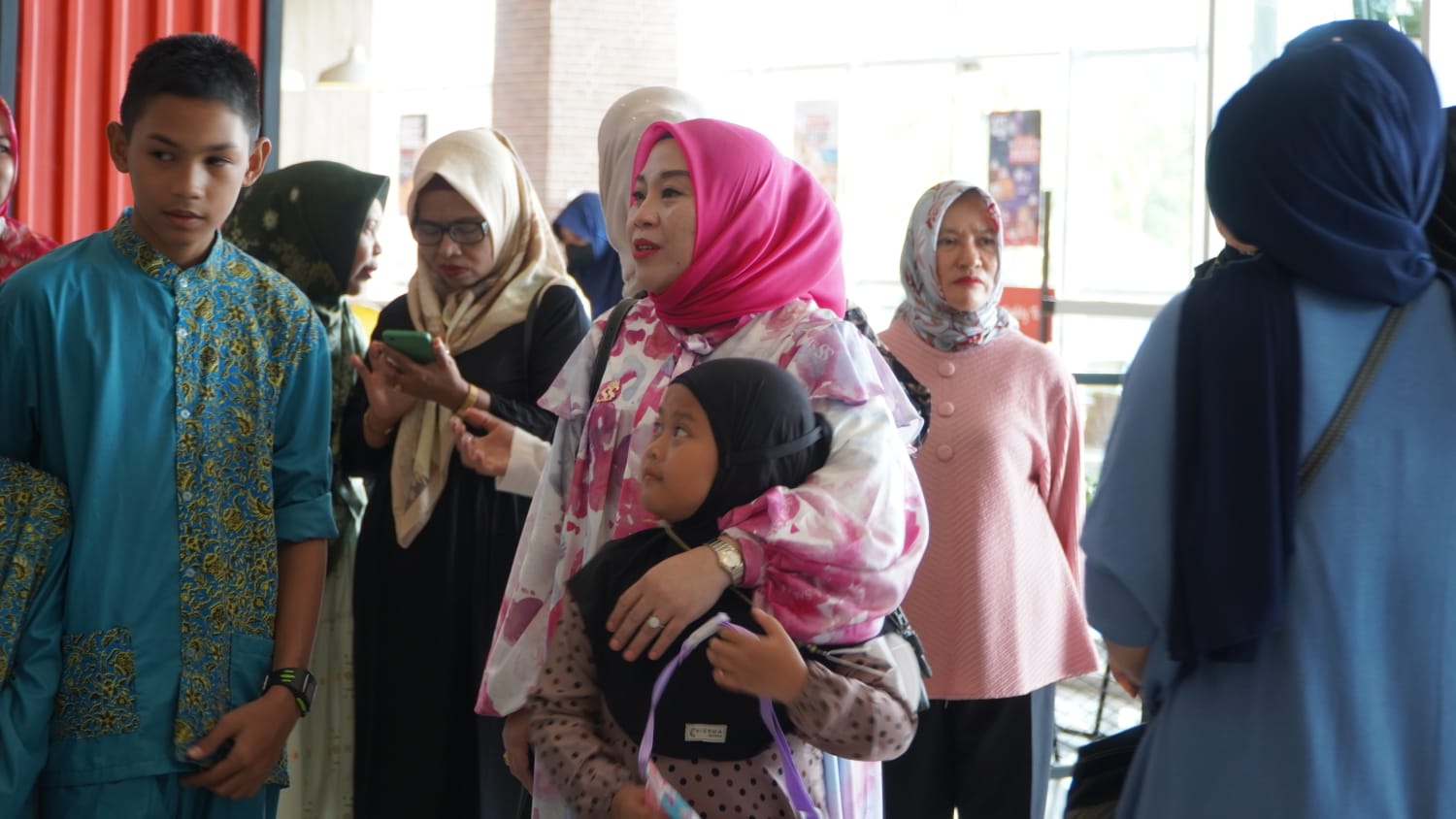 Rayakan Ultah Anak, Istri Bupati Lahat Ajak Anak Panti Jalan ke Pusat Perbelanjaan, Bebas Pilih 2 Benda Ini