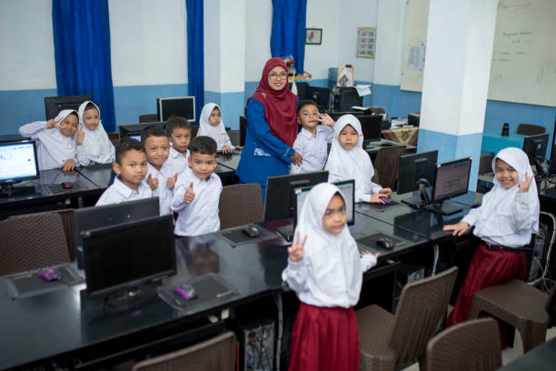 7 Alasan DPR Tolak Skema Guru PPPK Paruh Waktu 