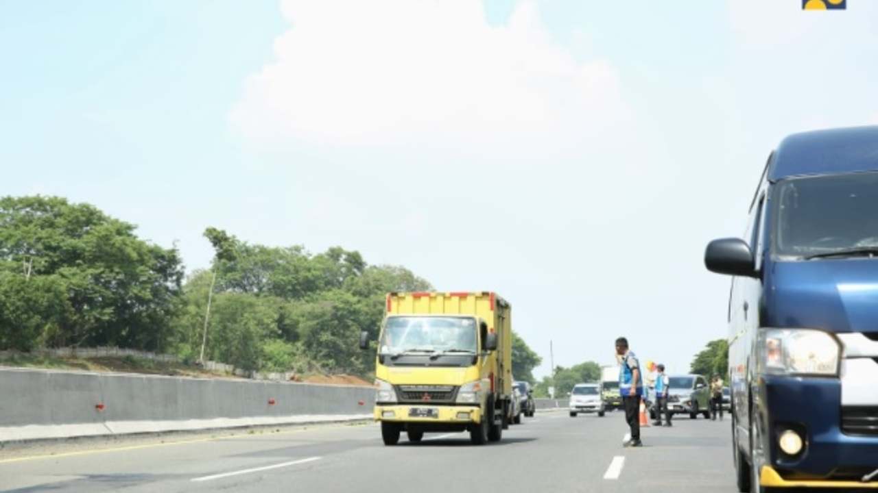 Ruas Tol 7 Daerah Ini Batasi Angkutan Barang saat Nataru, Sumsel Termasuk?