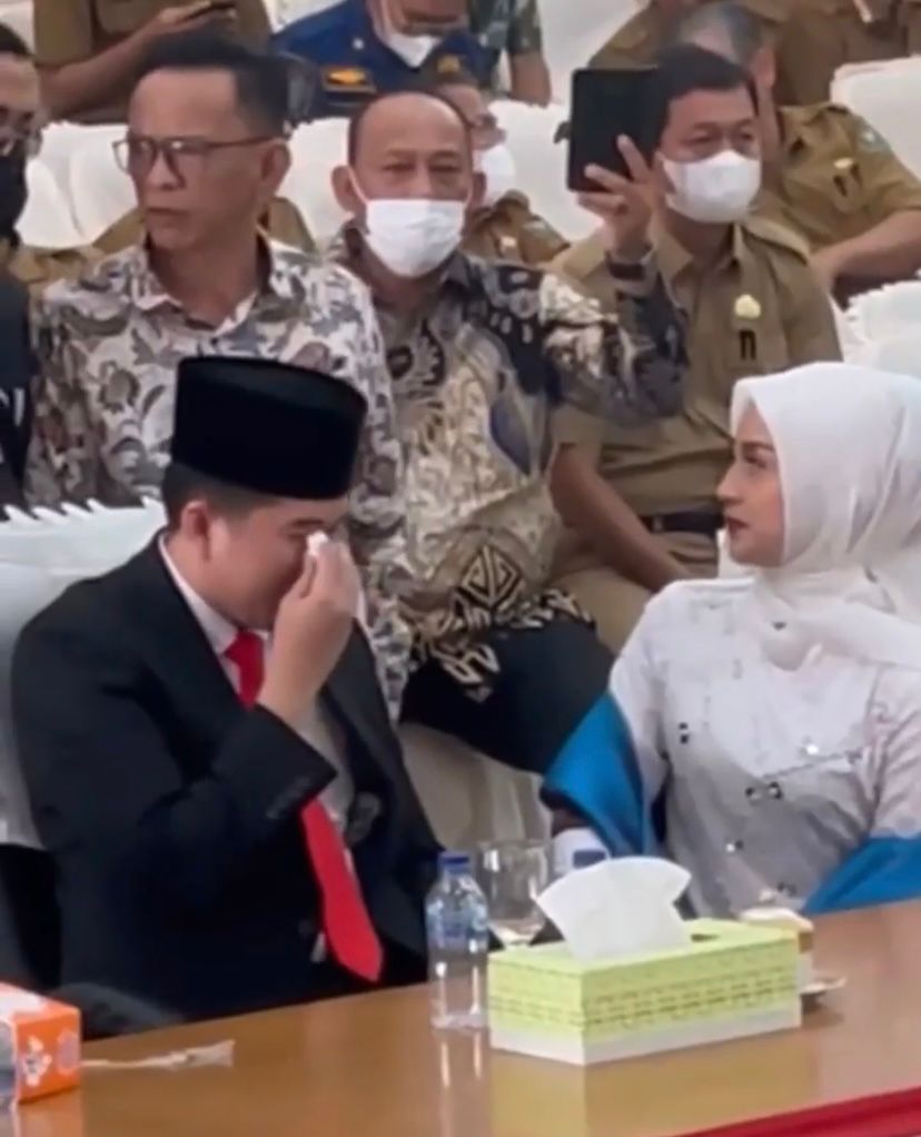   Dipercaya Pimpin Muara Enim, Ahmad Usmarwi Kaffah Menangis Haru