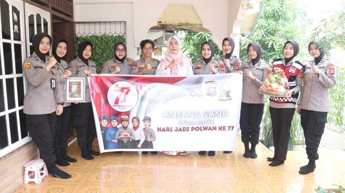 Polwan Polda Sumsel Jalin Silaturahmi dengan Senior Sambut HUT ke-77