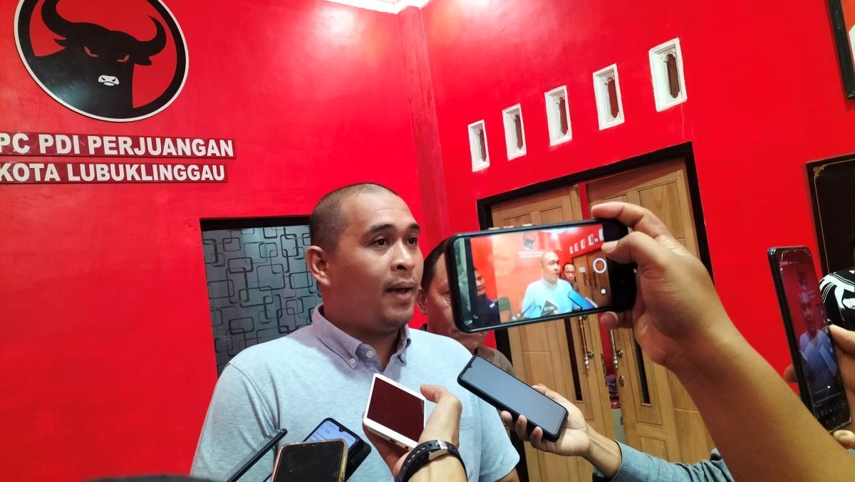 H. Rustam Effendi Ambil Formulir Pendaftaran Balon Cawako di DPC PDI Perjuangan Lubuklinggau