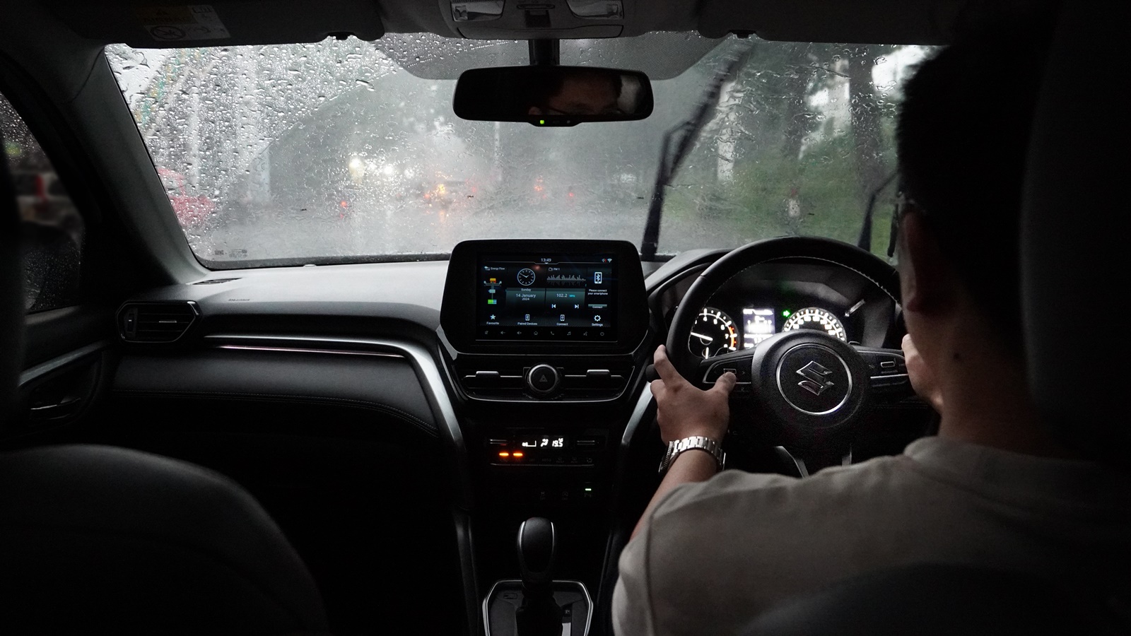 Kenali 4 Fitur di Suzuki Grand Vitara, Berkendara saat Musim Hujan Semakin Nyaman Tanpa Rasa Khawatir