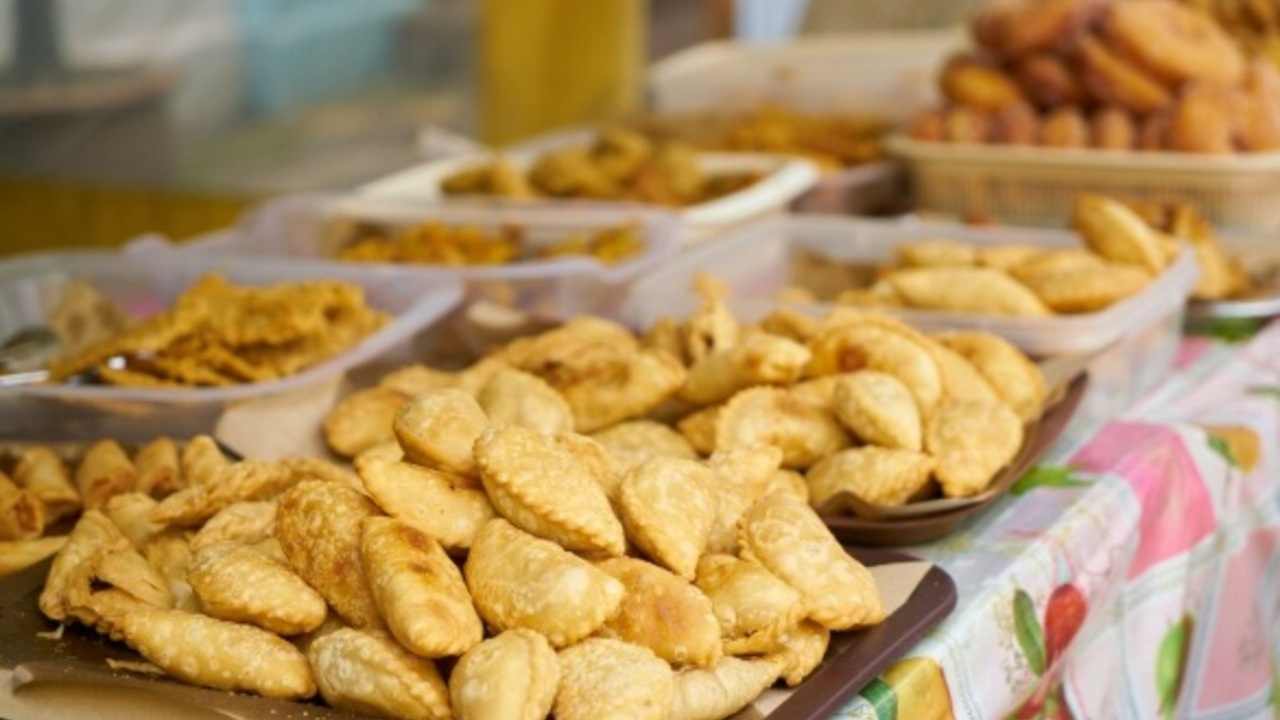 Gurihnya Bikin Ketagihan! Ini Alasan Gorengan Tak Pernah Absen Saat Buka Puasa