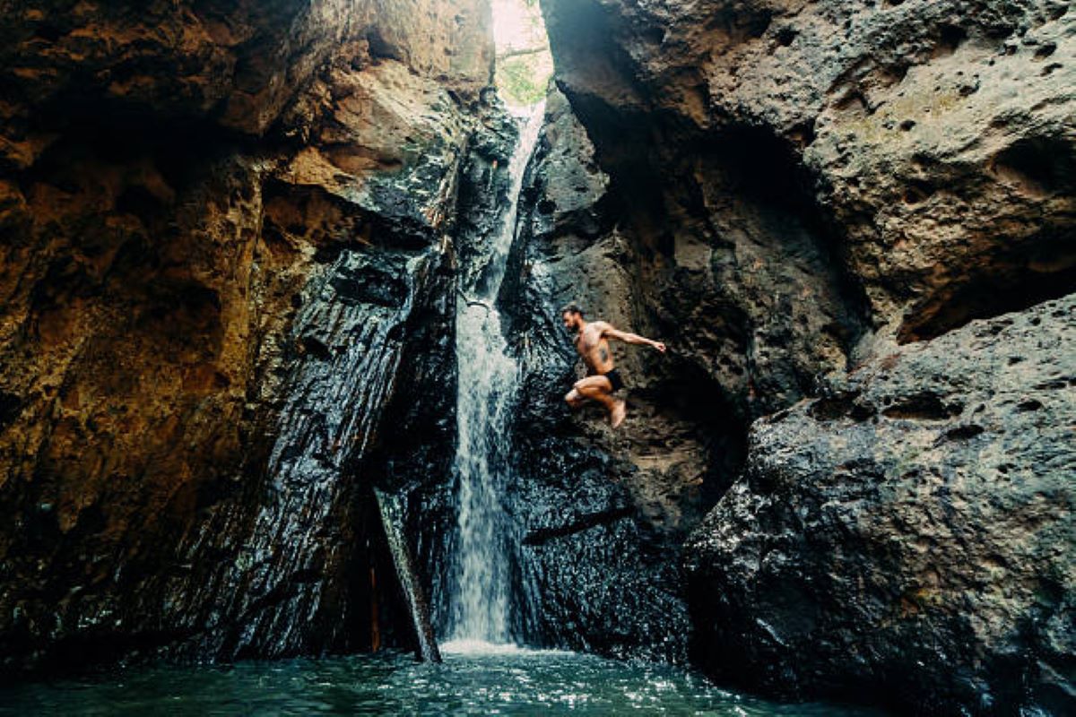 Hanya 231 KM dari Palembang, Air Terjun di Sumatera Selatan Ini Konon Tempat Mandi Para Bidadari