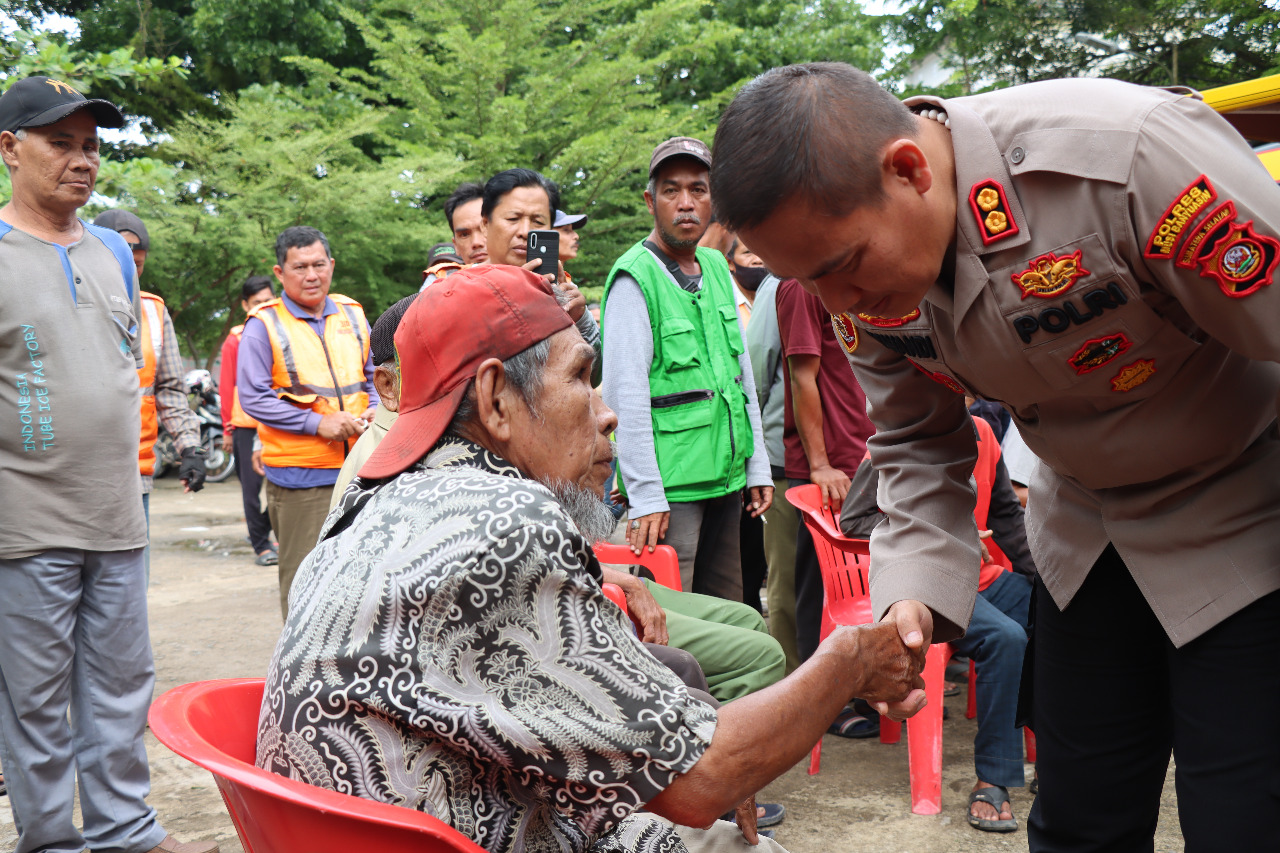 Progam Jumat ‘Curhat’, Kapolres Musi Banyuasin Dengarkan Keluhan Tukang Ojek dan Becak