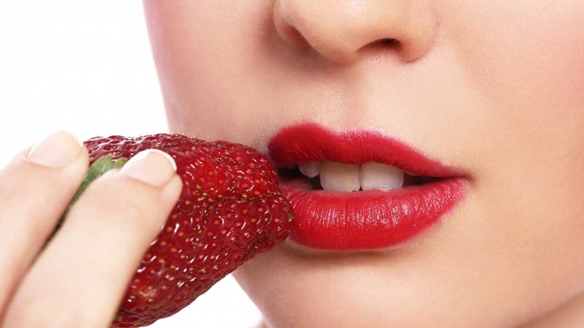 Bibir Gelap dan Pecah-pecah? Ini Dia 6 Tips Mencerahkan Bibir Merah Alami