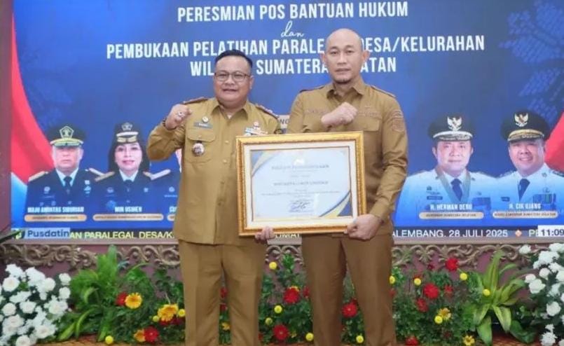 Wali Kota Lubuk Linggau H Rachmat Hidayat Terima Penghargaan dari Kemenkum