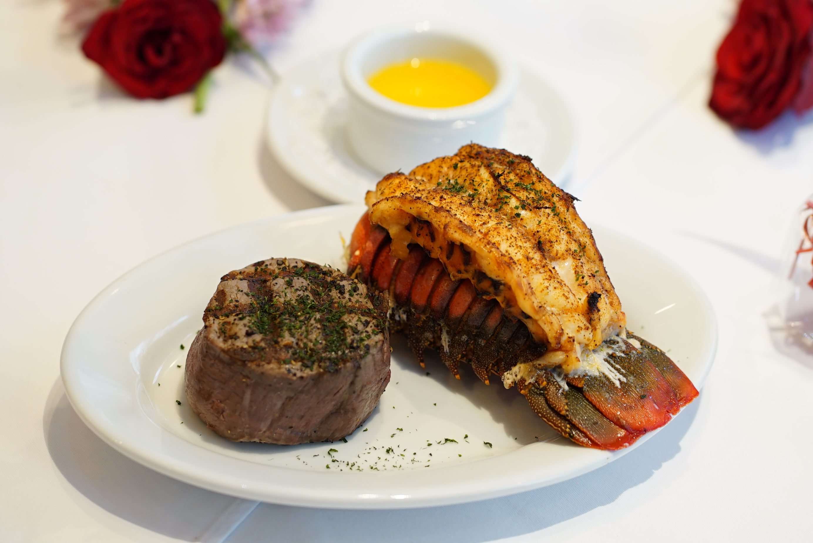 Rekomendasi Restoran yang Hadirkan Menu Premium Steak hingga Lobster untuk Merayakan Hari Valentine 