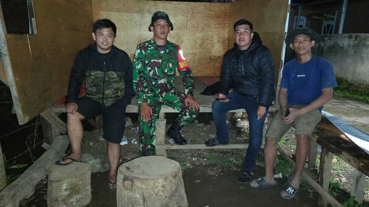 Warga Pagaralam Tenang Beribadah, Babinsa dan Komponen Masyarakat Kompak Jaga Siskamling Hingga Gang Sempit