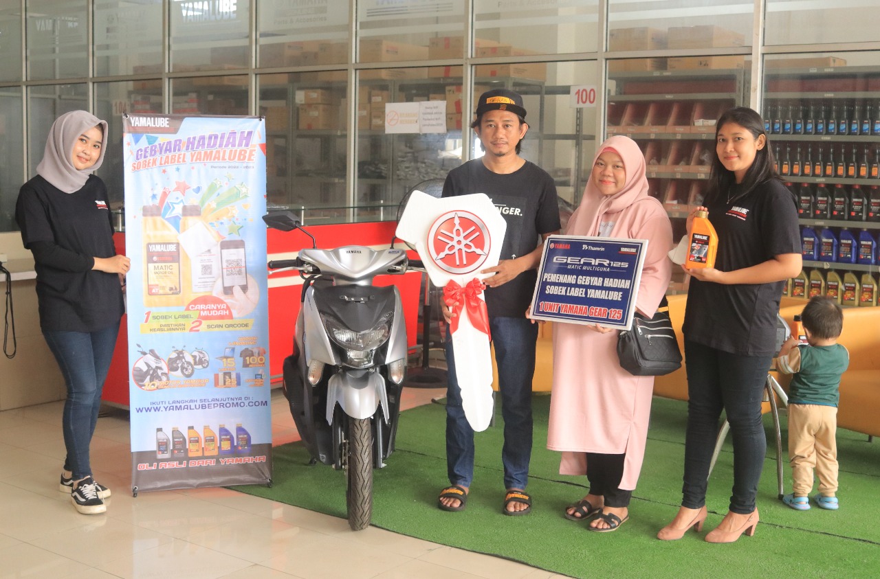 Pemenang Gebyar Sobek Label Yamalube, Raih Motor Yamaha di Momen Ulang Tahun Pernikahan 