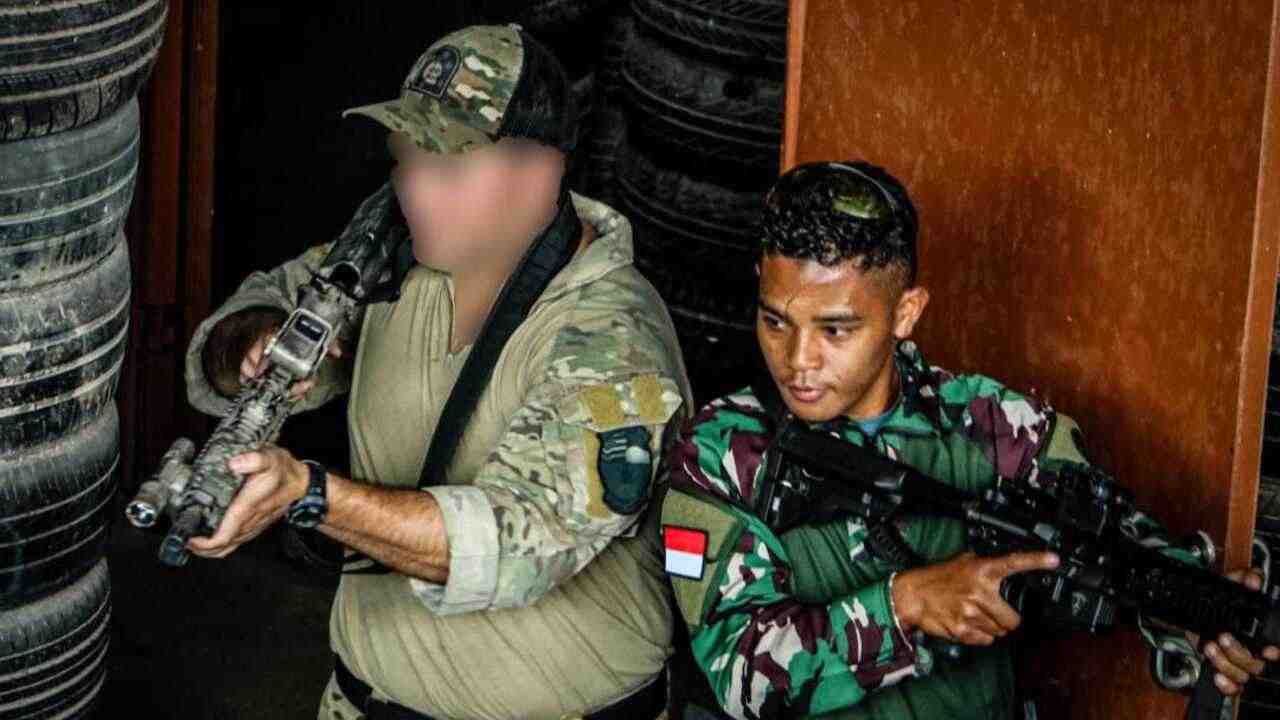 KEREN! Kopasgat-US Unjuk Kemampuan Perang Jarak Dekat