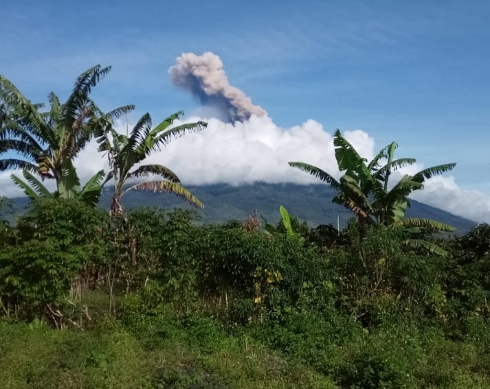 Gunung Kerinci Erupsi, Warga Tetap ke Ladang