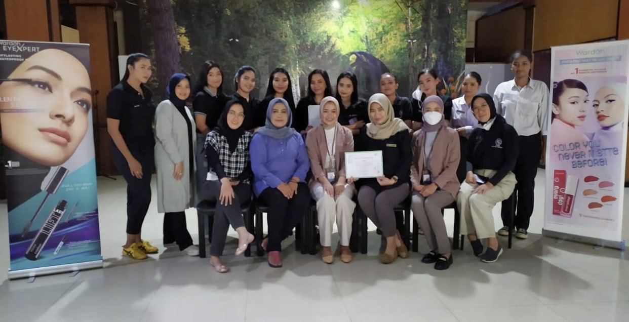  Wardah Gelar Beauty Class yang Diikuti Karyawan Hotel