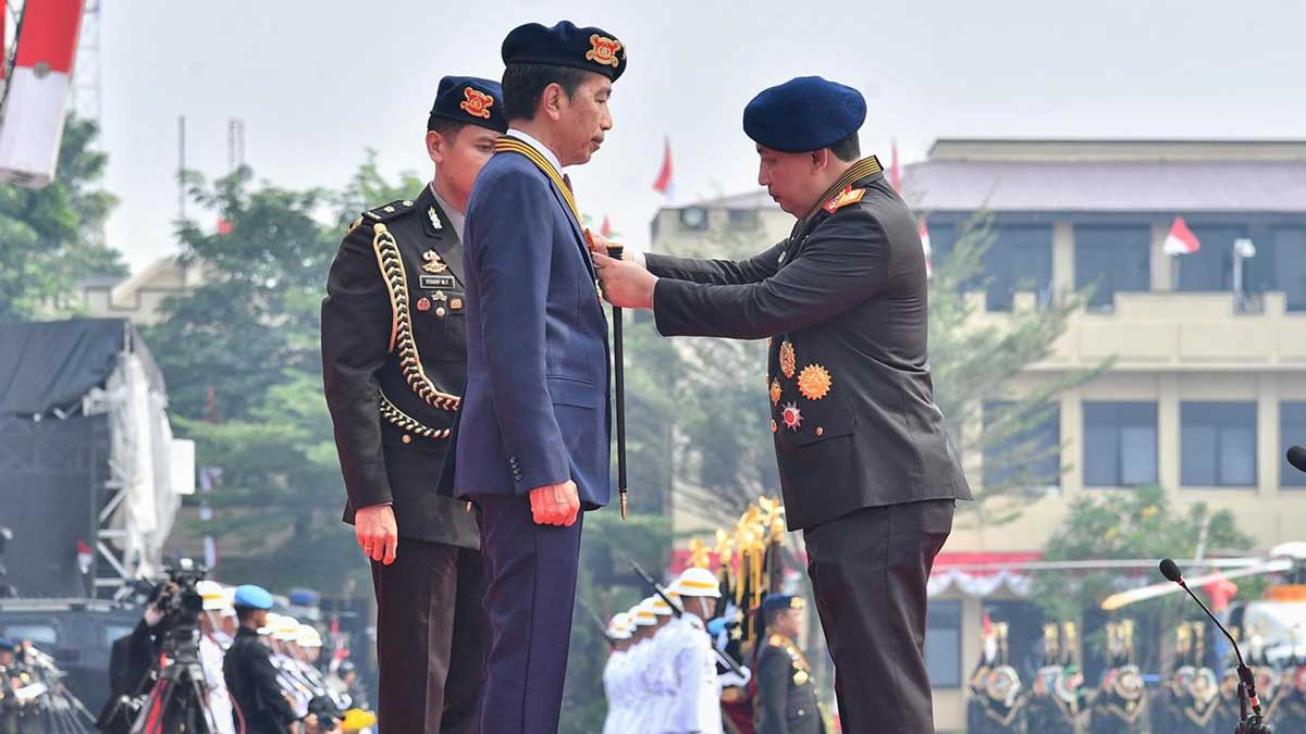 Presiden Jokowi Dapat Anugerah Medali Kehormatan Loka Praja Samrakshana dari Polri