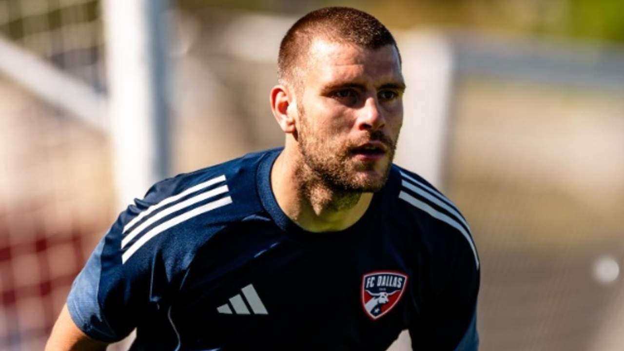 Bukan Sekadar Pelapis, Maarten Paes Berpeluang Jadi Kiper Nomor 1 Ajax