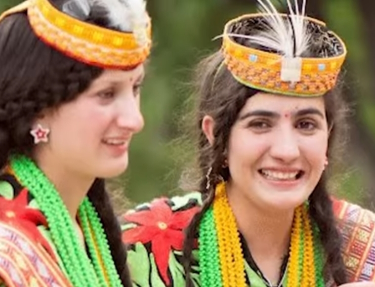 Tradisi Bubulak Suku Kalash: Laki-laki Pra Remaja Diperbolehkan Berhubungan dengan Gadis atau Wanita Bersuami