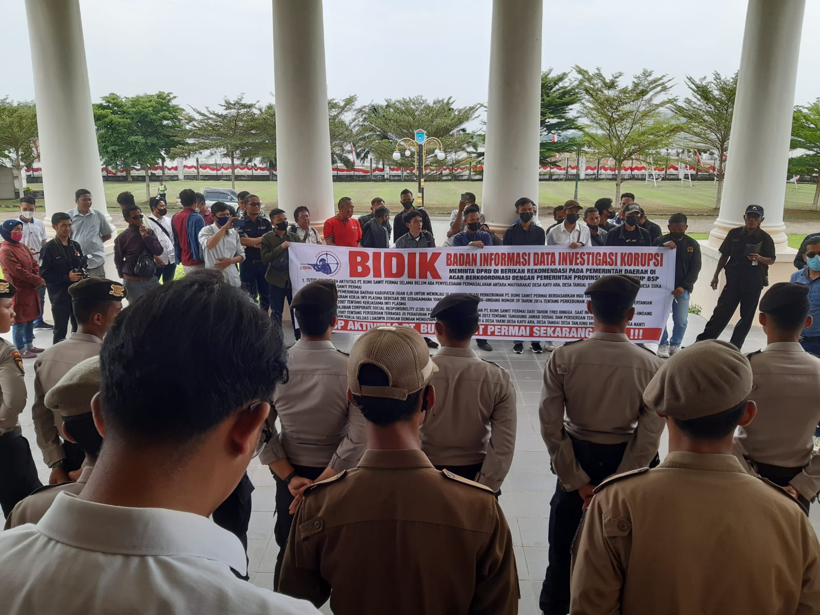  Massa BIDIK Geruduk Gedung DPRD OI, Minta Tutup Perusahaan Sawit yang Sengketa dengan Masyarakat