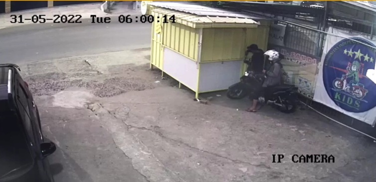 Aksi Bobol Warung Nasgor Mang Ujuk Terekam CCTV