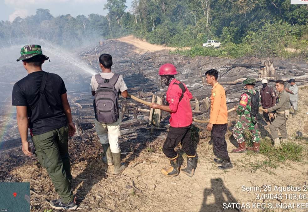 BPBD Muba dan Tim Gabungan Sukses Padamkan Karhutla di Sungai Keruh, Bupati Beri Apresiasi