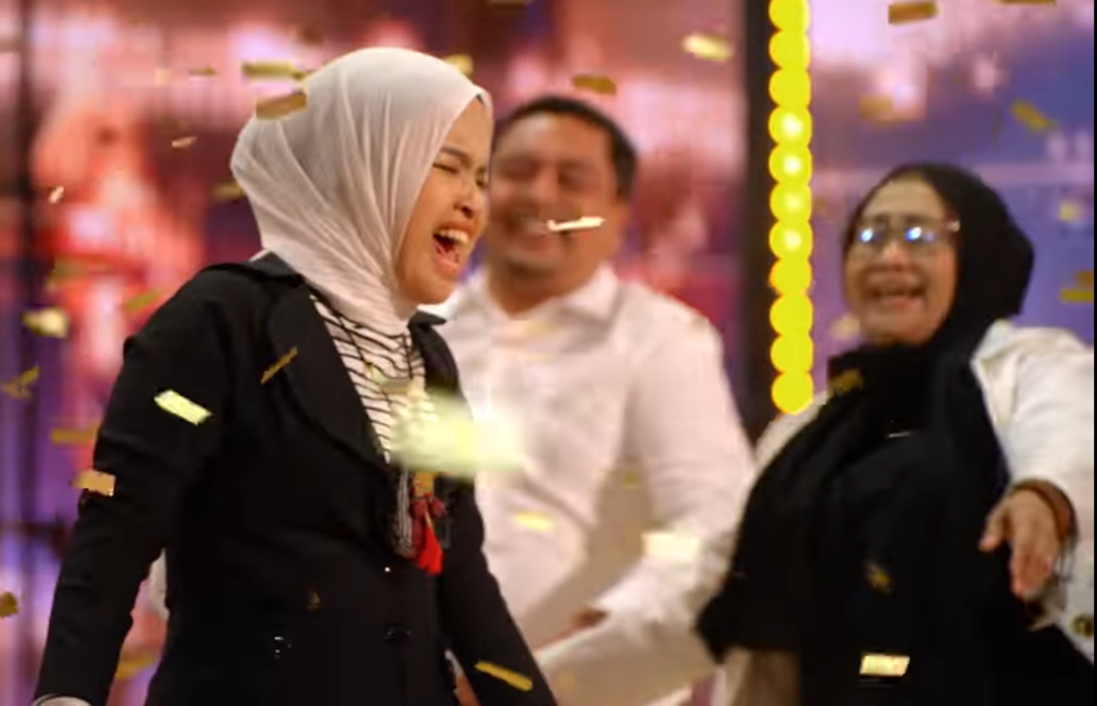 Luar Biasa Simon Cawell Beri Golden Buzzer Untuk Penyanyi Indonesia Putri Ariani