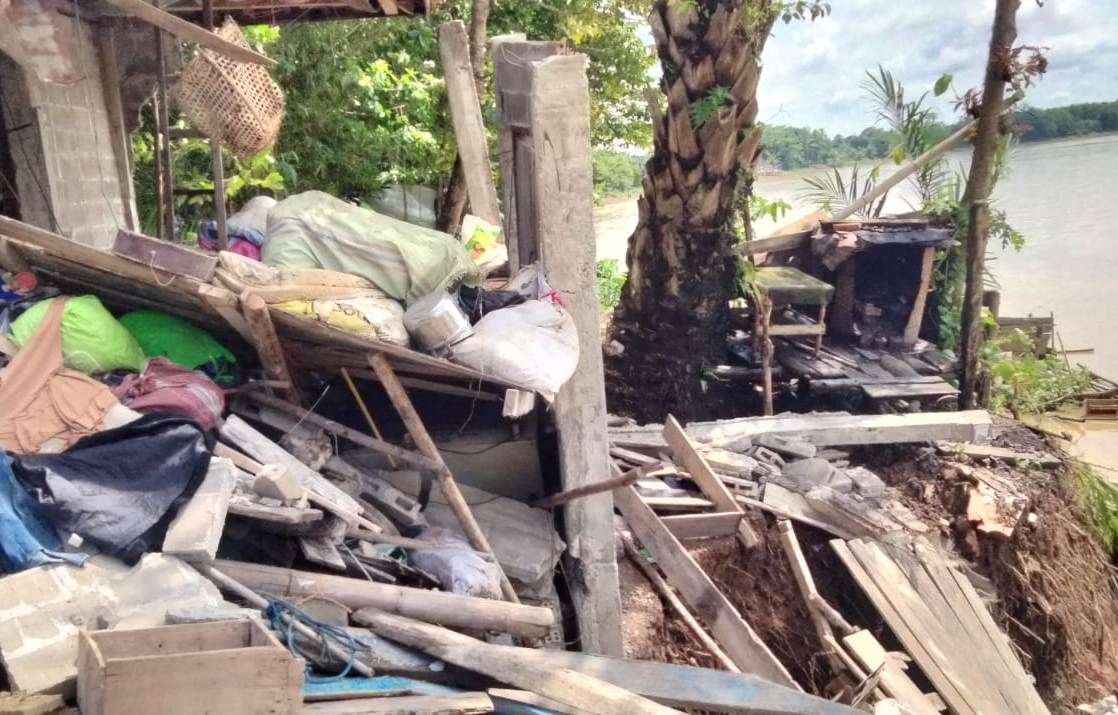 Hujan Melanda Sekayu, 3 Rumah Warga di Bantaran Sungai Musi Longsor 