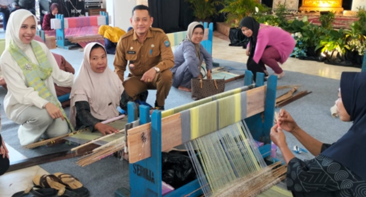 Motif Songket Asli OKI Kembali Dihidupkan, Ini Pesan Ketua Dekranasda Ike Meilina