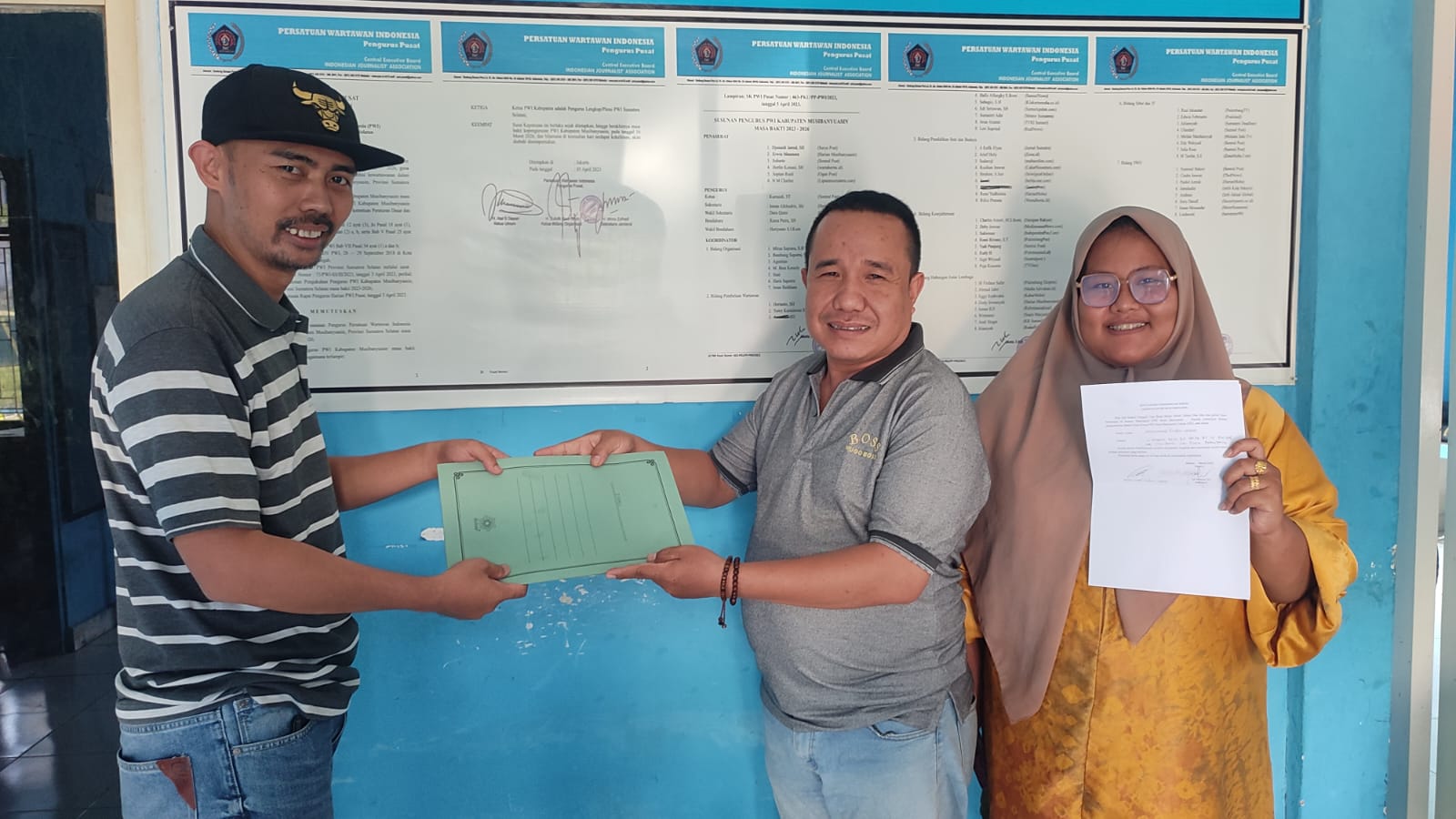 Serahkan Berkas Konferkab ke-5, Firdaus Siap Bawa PWI Muba ke Arah Lebih Baik